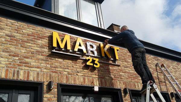 Montage lichtreclame Markt 23 Drachten