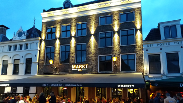 Markt 23 Sneek Eindresultaat lichtreclame