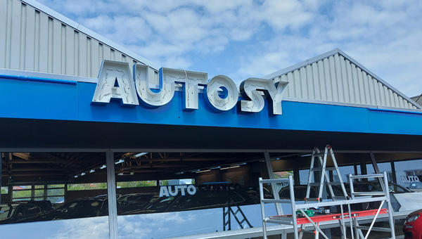 Montage LED strips en doosletters Auto Synyco